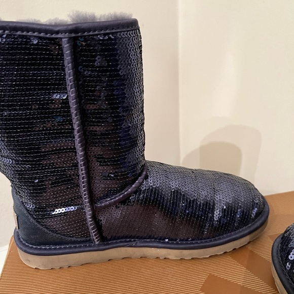 UGG Classic Short Sparkles - Picture 4 of 12